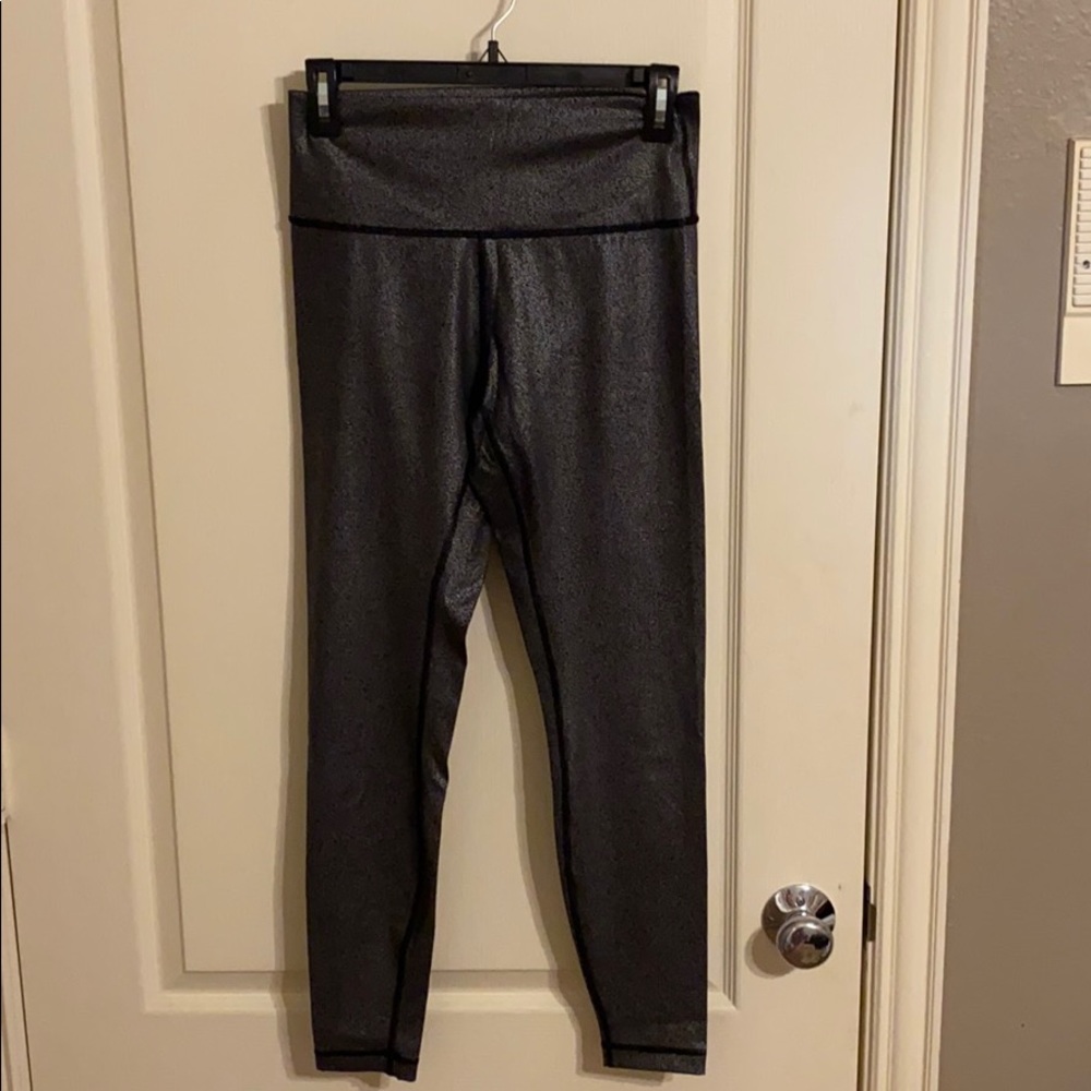 Lululemon wunder under 28”,size 8, metallic